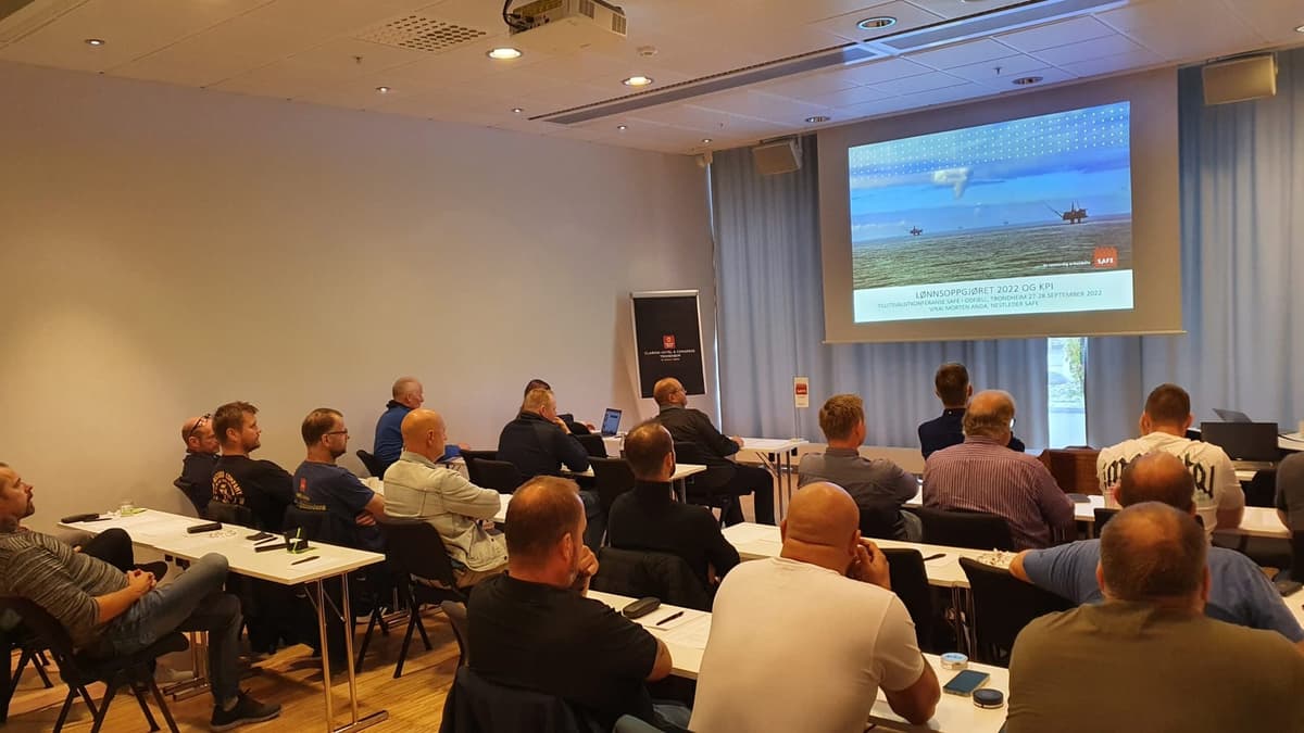 Tillitsvalgte ved bordene på tillitsvalgtkonferansen i 2022